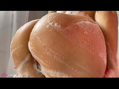 ❤️ Brunetka masturbuje kundičku s vibrátorom až do intenzívneho orgazmu v sprche ❤ Anal video na porno sk.rionews.top ❌